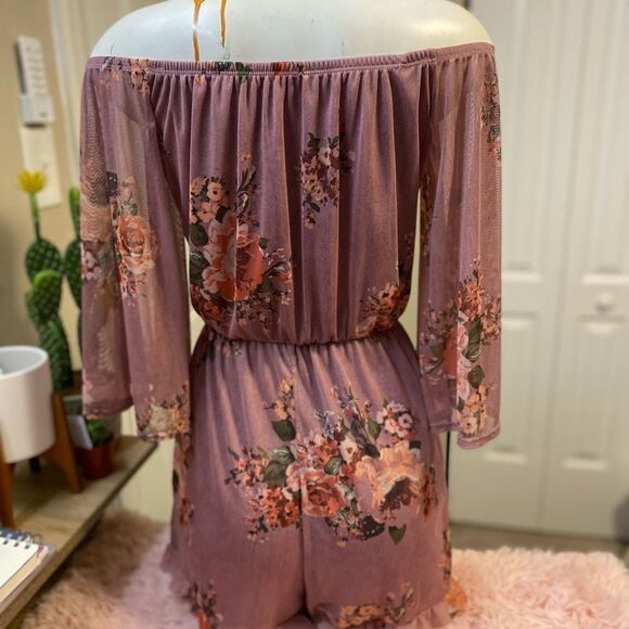 Charlotte Russe Floral off the shoulders romper size small - Picture 3 of 4